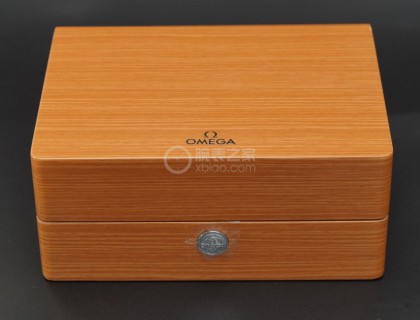 表盒，木头的，x格不错，比劳的绿盒看起来高档一些