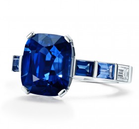 蒂芙尼BLUE BOOK高级珠宝2018 BLUE BOOK铂金镶嵌枕形切割蓝宝石以及长方形蓝宝石和长方形钻石戒指戒指
