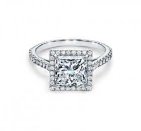 蒂芙尼订婚钻戒铂金镶钻戒圈，珠链式边镶环绕公主方形切割钻石订婚钻戒戒指