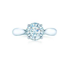 蒂芙尼订婚钻戒铂金镶嵌圆形明亮式切割订婚钻戒戒指
