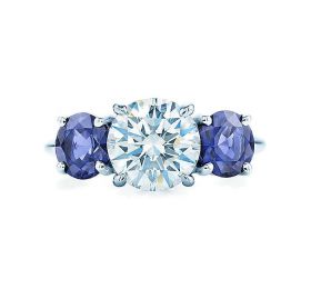 蒂芙尼订婚钻戒三石钻戒搭配 侧镶蓝宝石戒指