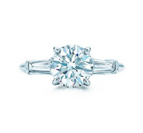 蒂芙尼订婚钻戒铂金边镶梯方形钻石订婚钻戒戒指