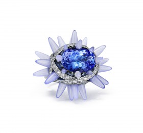 蒂芙尼BLUE BOOK高级珠宝2023 BLUE BOOK 18K白金镶嵌坦桑石，手工雕刻玉髓及钻石戒指戒指