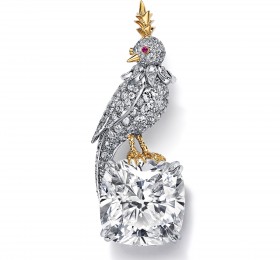 蒂芙尼史隆伯杰系列铂金及18K黄金镶嵌一颗重逾22克拉的钻石，粉色蓝宝石及钻石“石上鸟”胸针胸针