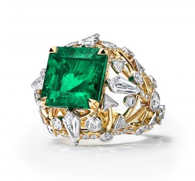 蒂芙尼BLUE BOOK高级珠宝18K黄金及铂金镶嵌一颗重逾8克拉的未经优化处理哥伦比亚祖母绿及钻石戒指戒指