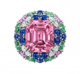 海瑞温斯顿Winston Candy高级珠宝系列粉色尖晶石配沙弗莱石、 彩色蓝宝石和钻石戒指戒指