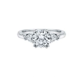 海瑞温斯顿CLASSICS珠宝系列 Classic Winston系列圆形明亮式切工钻石搭配水滴形切工边钻订婚戒指戒指